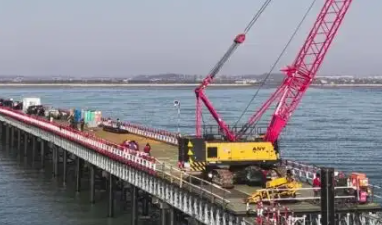 大連長海大橋項目施工中手拉葫蘆拉緊固定設(shè)備
